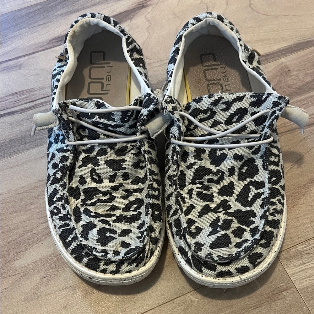 Hey Dude - Black and White Leopard